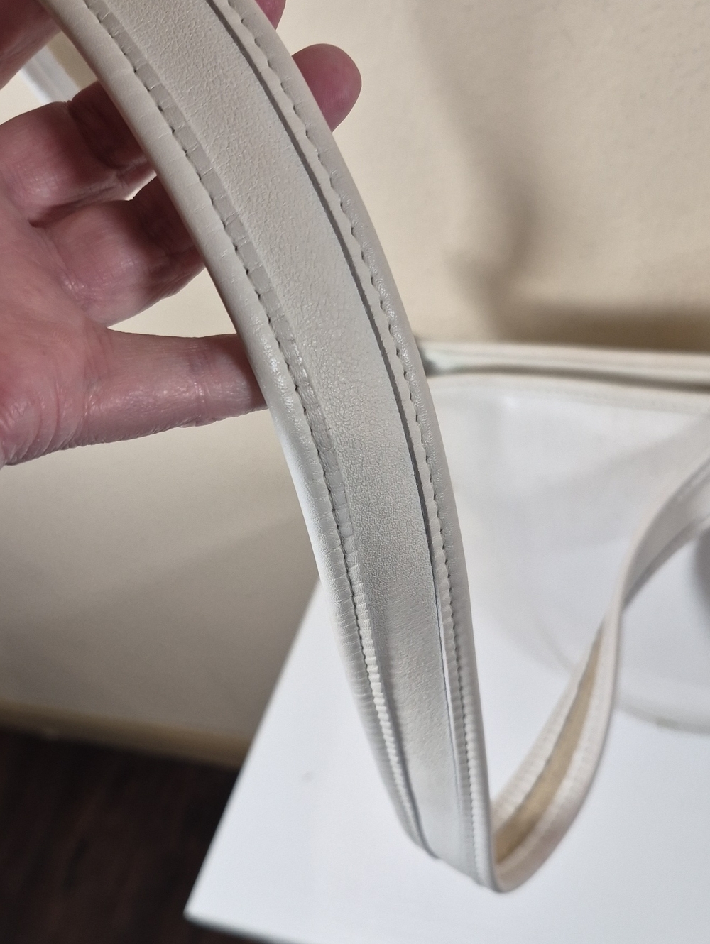 Vintage Coach White Maggie Duffle #9019 - Picture 15 of 16